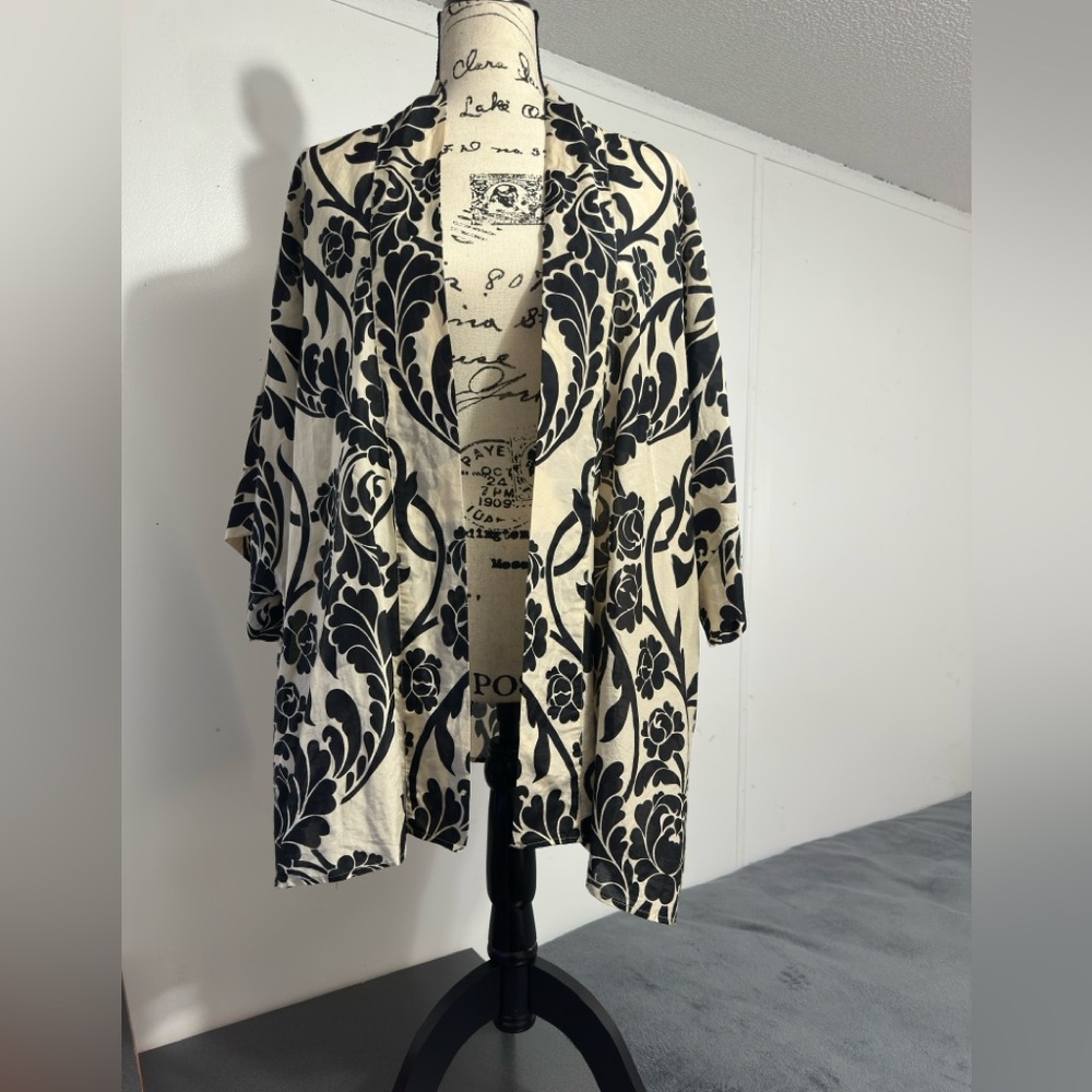 Chico's Black and Cream Patterned Kimono - Picture 6 of 7